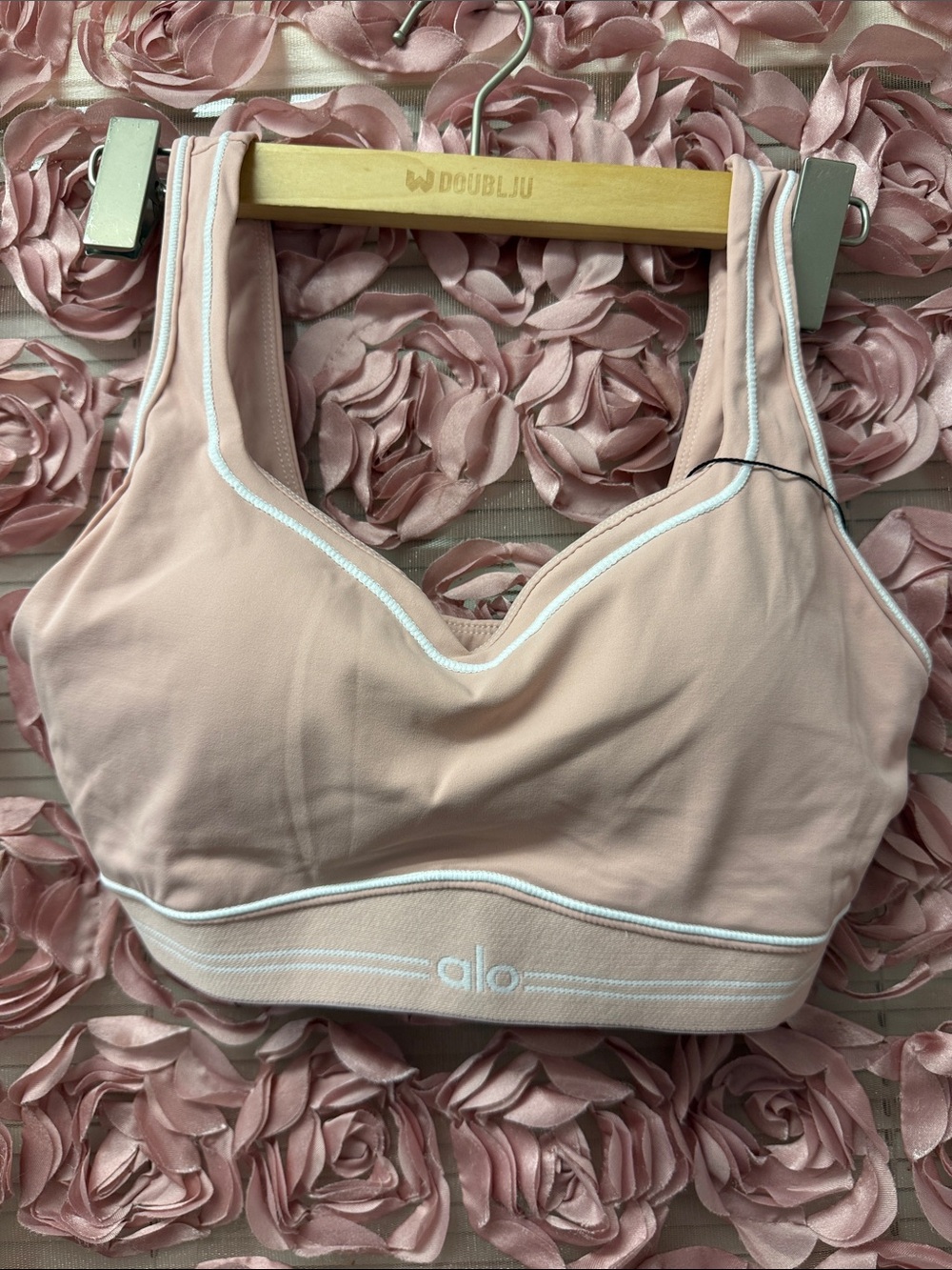 ALO Yoga Blush Pink Seamless V-Neck Sports Bra with White Trim